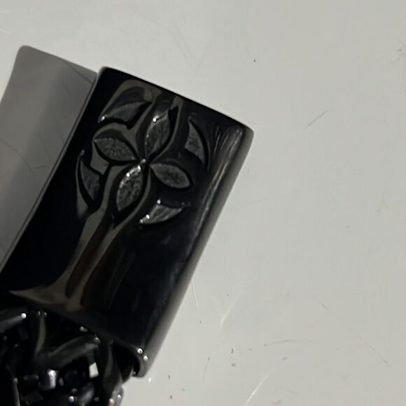 Men’s Black Metal Bracelet with Designed Magnetic Closure - Picture 4 of 11